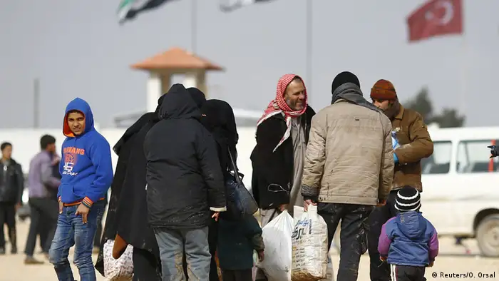 Syrer an der Grenze zur Türkei