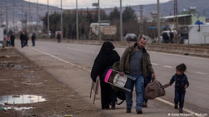 Syrische Flüchtlinge an der türkisch-syrischen Grenze (Getty Images/C. McGrath)