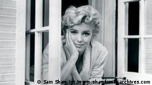 3.-Marilyn-Monroe-New-York-City-1954-Das-verflixte-7.-Jahr © Sam Shaw Inc./www.shawfamilyarchives.com
