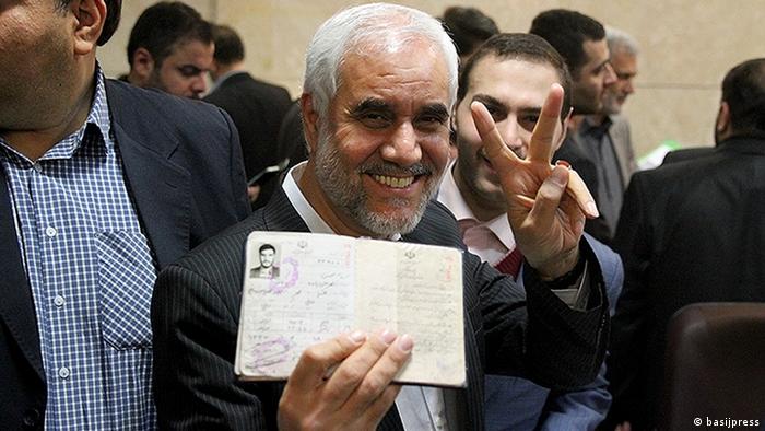 Mohsen Mehralisadeh war unter Präsident Chatami (1997-2005) Leiter der Nationalen Sportorganisation. 2005 kandidierte der heute 66-Jährige Politiker für die Präsidentschaftswahlen, wurde aber zunächst disqualifiziert und nach Intervention des religiösen Führers doch noch zugelassen, wahrscheinlich in der Absicht, die Wahlbeteiligung zu erhöhen. Wahlsieger war Mahmud Ahmadinedschad.