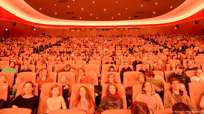 Deutschland Berlinale Publikum im Zoo Palast