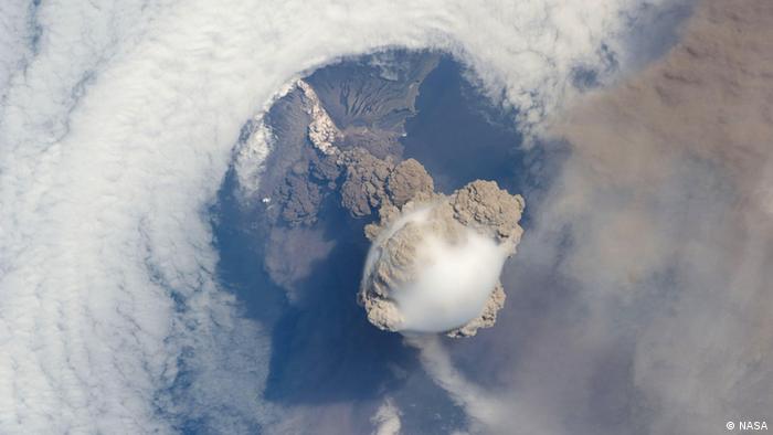 Ausbruch des Sarytschew auf der russischen Kurilen-Insel (Photo: NASA)
