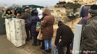 Ukraine Leben in Luhansk Grenze Stanica Luhansk