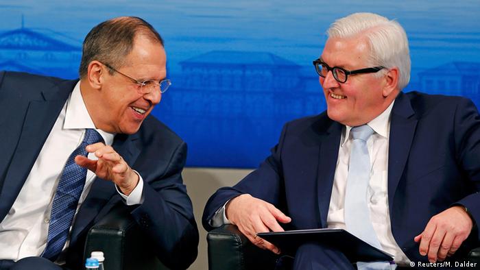 El ministro de Exteriores ruso, Serguei Lavrov, junto a su entonces homólogo, Frank-Walter Steinmeier, en la Conferencia de Seguridad de Múnich de 2016.