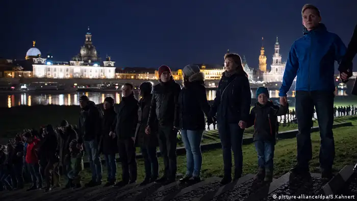Menschenkette Dresden Gedenken Zweiter Weltkrieg