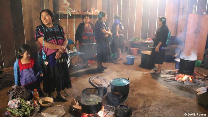 Comunidad indígena Tzoltzil, en Acteal, Chiapas
