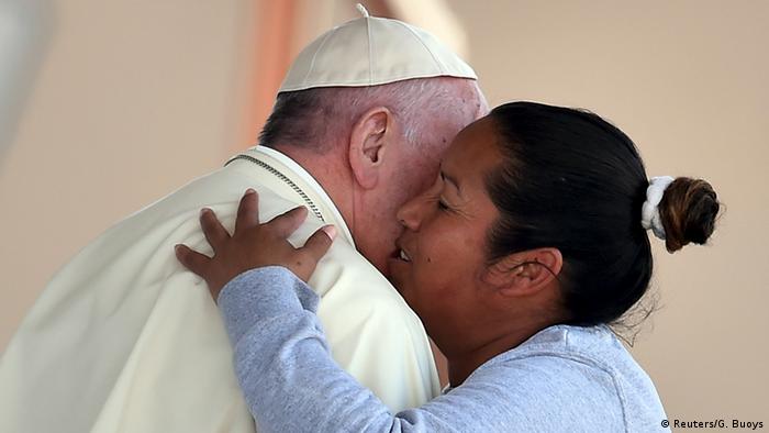 Mexiko Papst in Ciudad Juarez - Besuch Gefängnis (Foto: Reuters/G. Buoys)