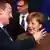 Девід Кемерон (ліворуч) та Анґела Меркель на саміті ЄС 18 лютого