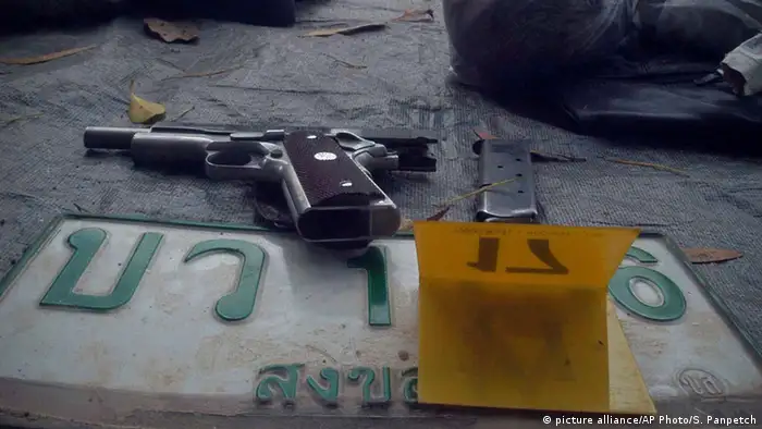Thailand Narathiwat Pistole Tatort Symbolbild Waffen Gewalt