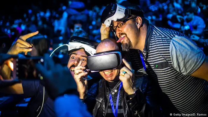 Barcelona Mobile World Congress 2016 Samsung G S 7 VR Gear