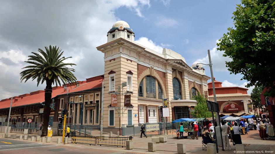 South Africa's 'protest theater' turns 40 – DW – 02/24/2016