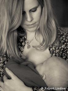 Johanna Spanke and baby (photo: Robert Lindner)