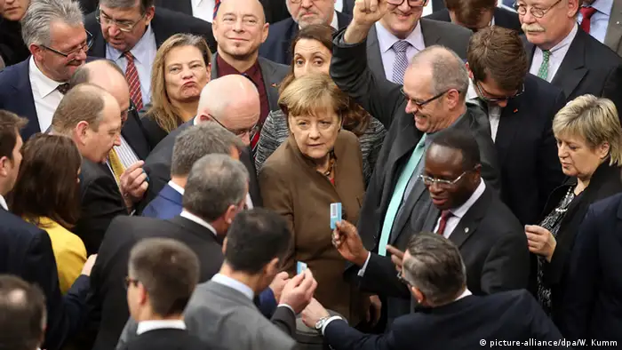 Deutschland Merkel Abstimmung zum Asylpaket II