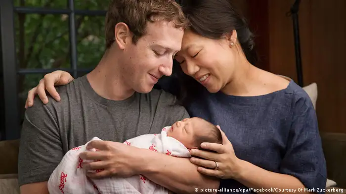 USA Mark und Priscilla Zuckerberg mit Tochter (picture-alliance/dpa/Facebook/Courtesy Of Mark Zuckerberg)