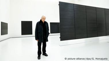 'Master of black': Pierre Soulages at the Louvre – DW – 12/11/2019