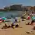 Spanien Mallorca S’Illot Menschen am Strand