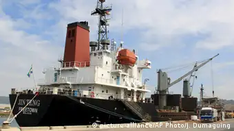 Philippinen nordkoreanisches Schiff Jin Teng im Hafen von Subic