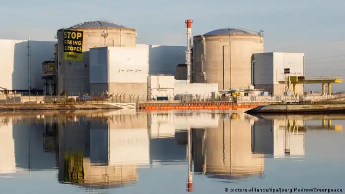 Frankreich Atommeiler Fessenheim (picture-alliance/dpa/Joerg Modrow/Greenpeace)