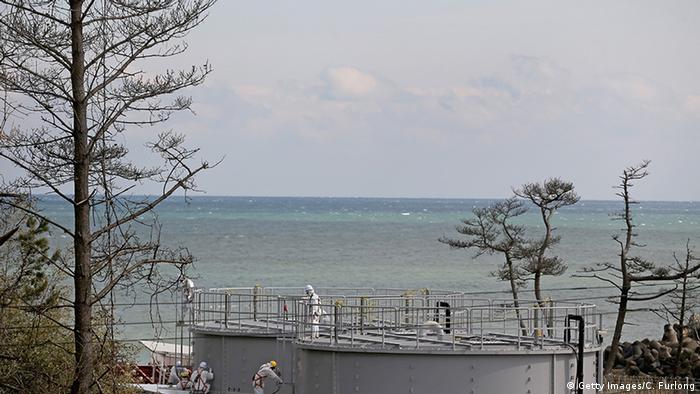 Japan Okuma Fukushima Daiichi Meerblick tanks holding radioactive water in front of the sea