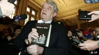 David Irving steht in Wien vor Gericht