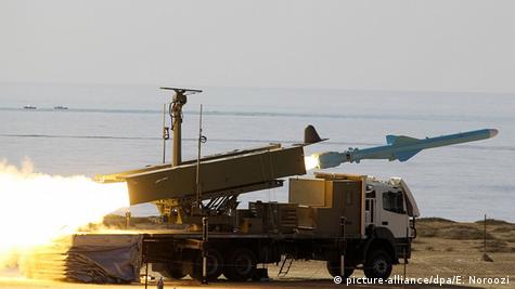  ایرانی سرکاری ‌ٹی وی کے مطابق نیم فوجی تنظیم پاسدارانِ انقلاب نے ملک کے اندرونی حصوں سے میزائل داغے، جو بحیرۂ عمان اور آبنائے ہرمز کے قریب اہداف پر لگے