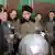 Nordkoreas Machthaber Kim Jong Un (M.) mit Atomwissenschaftlern (Archivbild)(Archivbild)