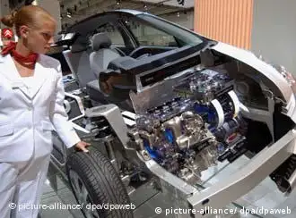 2005年法兰克福车展上展出的丰田混合型发动机