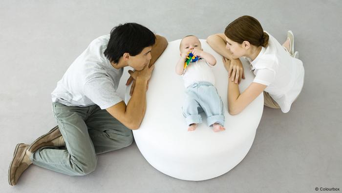 Eltern mit Baby (Colourbox)