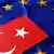 Bandeiras da Turquia e da União Europeia