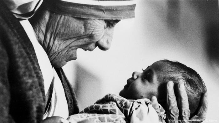 Pope Declares Mother Teresa A Saint News Dw 04 09 16