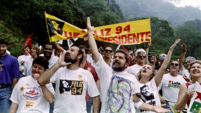 Lula da Silva with supporters 