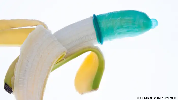 Sexualität Partnerschaft Symbolbild Kondom mit Banane Verhütung