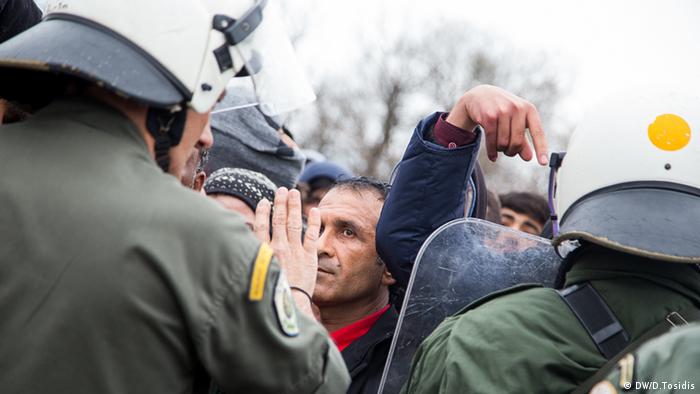 Idomeni Flussüberquerung Flüchtlinge Mazedonien 