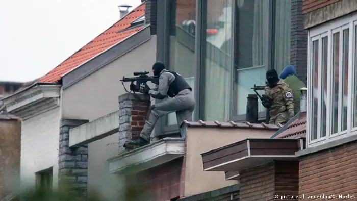 Belgien Schießerei bei Anti-Terror-Razzia bei Brüssel