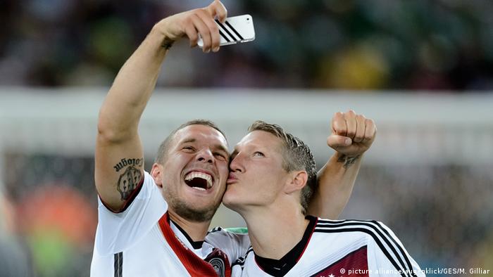 Brasilien WM 2014 Fußballer Lukas Podolski und Bastian Schweinsteiger Selfie
