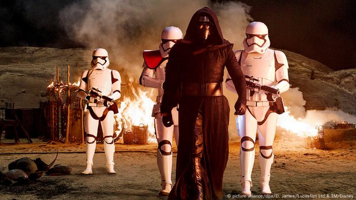 Filmszene Star Wars Krieg der Sterne (picture-alliance/dpa/D. James/Lucasfilm Ltd.& TM/Disney)
