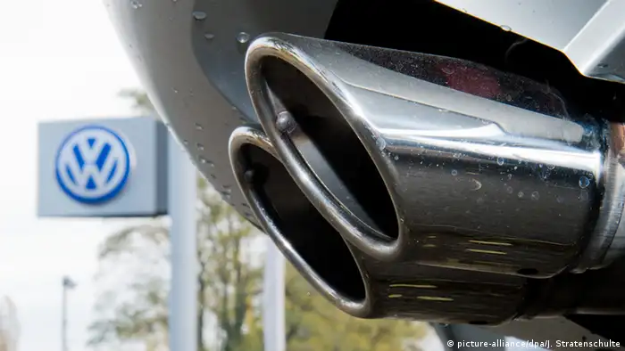 Deutschland VW Abgas-Skandal Symbolbild (picture-alliance/dpa/J. Stratenschulte)