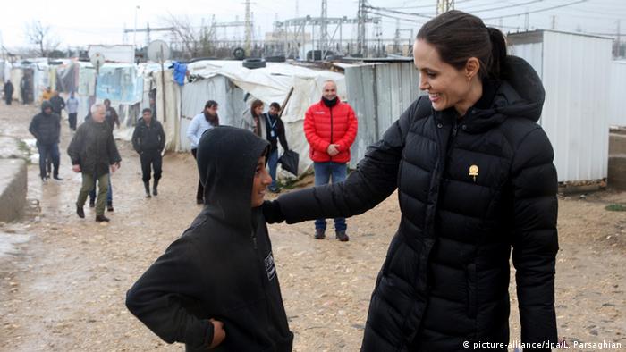 Angelina Jolie in einem Flüchtlingscamp in der Nähe von Zahleh in Libanon