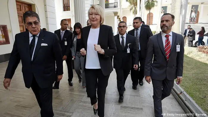 Maduro la ha acusado de liderar los sectores que se oponen a la formación de una Asamblea nacional Constituyente. Sin embargo, la preocupación de Ortega ante los ataques contra la labor del Ministerio Público venezolano le ha valido el respaldo de las fiscalías de Argentina, Brasil, Chile, Colombia, Costa Rica, El Salvador, Guatemala, Panamá, Paraguay, Portugal, Uruguay y España.