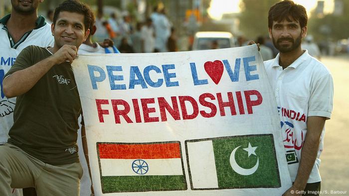 Cricket fans from Pakistan and India (Getty Images/S. Barbour)