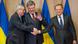 Жан-Клод Юнкер, Петро Порошенко та Дональд Туск (фото з архіву) Жан-Клод Юнкер, Петро Порошенко та Дональд Туск (фото з архіву)