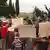 Demonstration von Kindern und Jugendlichen im griechischen Flüchtlingslager in Hersos (Foto: DW)