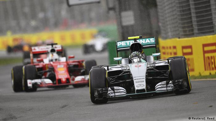 Australien Melbourne Formel 1 Training Ferrair und Mercedes