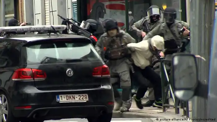 Belgien Moolenbeek Verdächtiger Pariser Attentäter wird bei Polzeieinsatz festgenommen