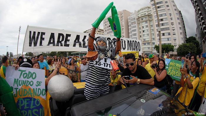 Demonstranten in Rio de Janeiro, Foto: DW