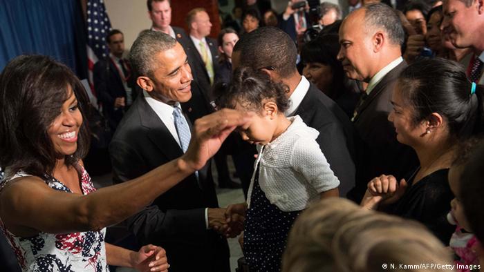 Президента Обаму під час подорожі супроводжувала його дружина Мішель та їхні доньки