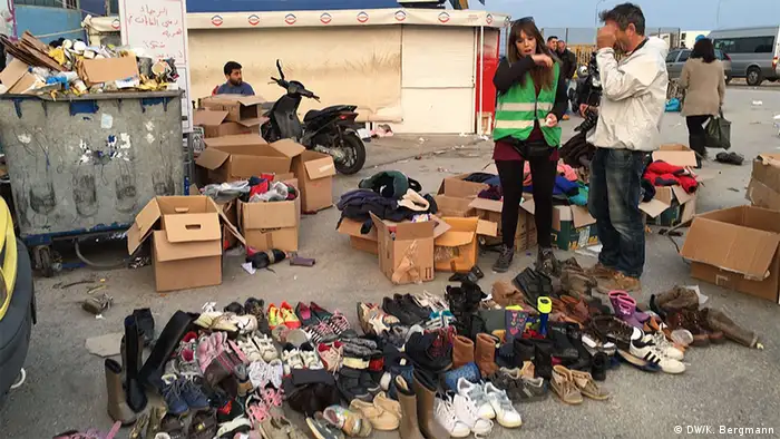 Griechenland Lesbos Helfer Flüchtlinge Kleidung Kleiderspenden
