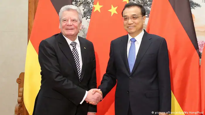 China Peking BPr Joachim Gauck (R) und Premier Li Keqiang 