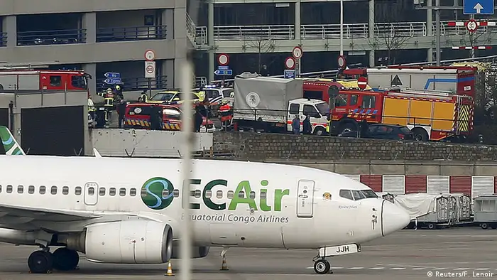 Belgien Brüssel Flughafen Zaventem Außenansicht Gebäude Feuerwehr