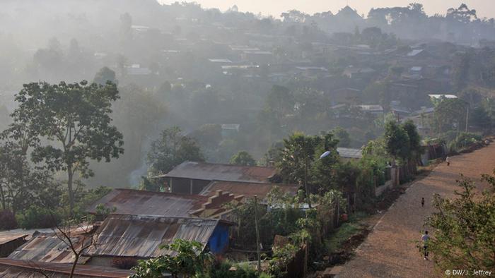 Äthiopien: Herkunft des Kaffees (Foto: James Jeffrey/DW)